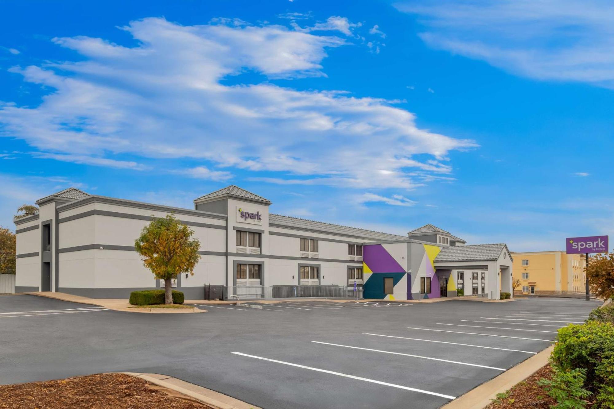 Spark By Hilton Wichita East Exterior foto