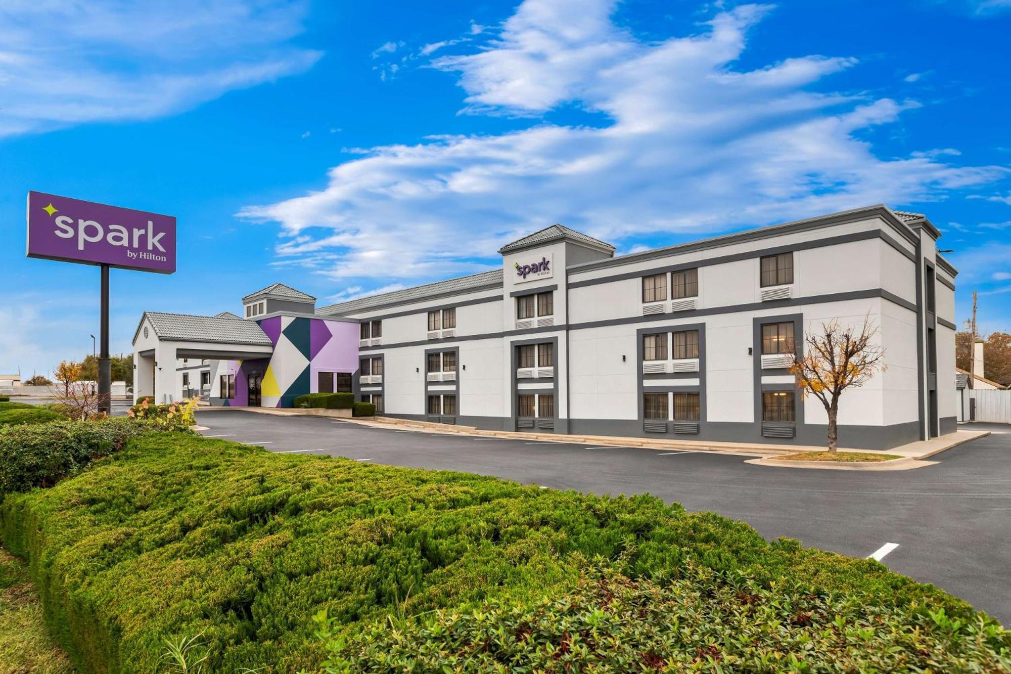 Spark By Hilton Wichita East Exterior foto